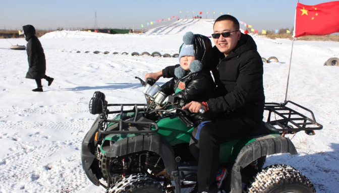 迎接冬奧，老萬集團組織員工雪場撒歡