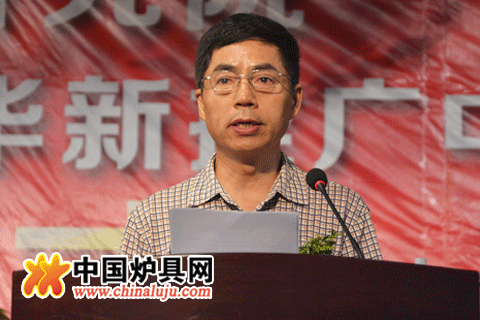 走進崇高研究院政委、原解放軍總裝備學院副院長孫南京少將宣讀復函